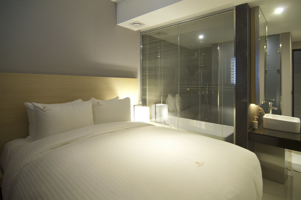Suwon Top Cloud Hotel Exterior photo