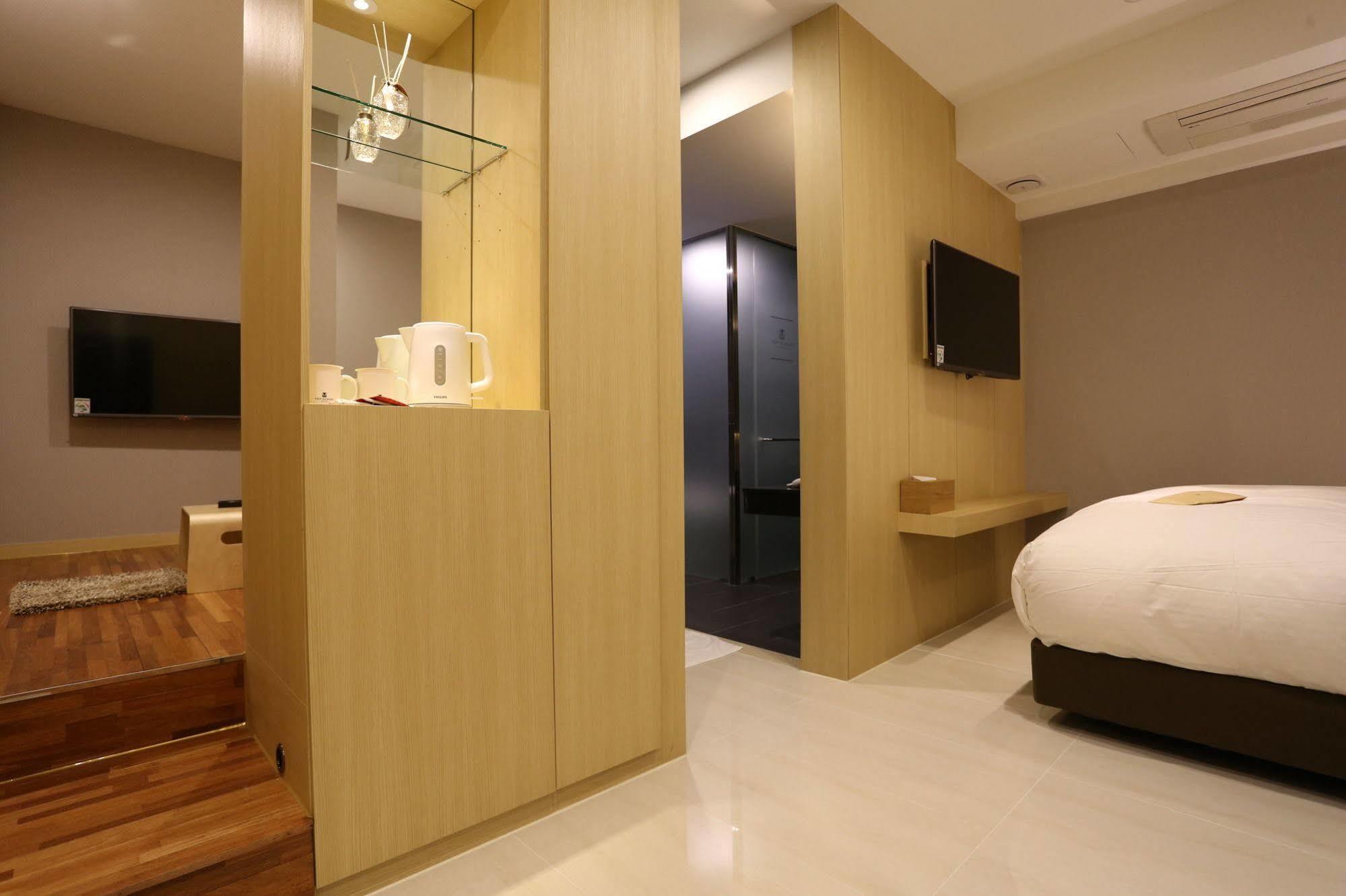 Suwon Top Cloud Hotel Exterior photo